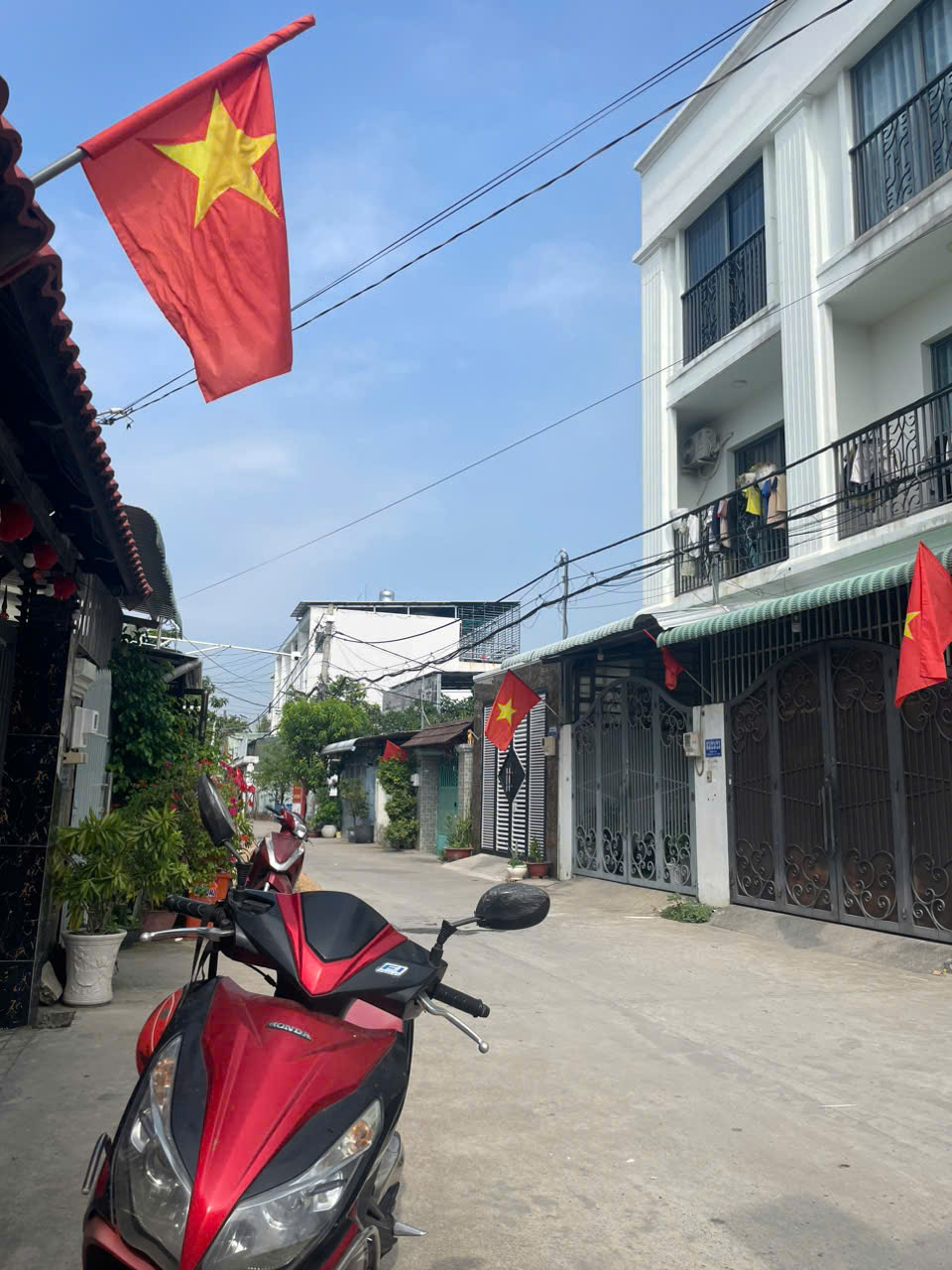 Bán nhà 3 tầng 4x15m giá 4,8 tỷ TL Đường 8m Thạnh Xuân 48 - Ảnh 1