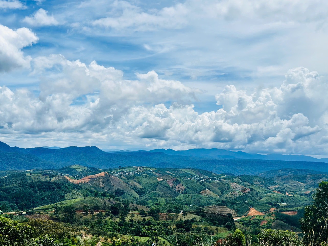 KẸT TIỀN  NÊN BÁN GẤP HƠN 1 SÀO ĐẤT LỘC BẮC - 550 TRIỆU BAO THUẾ PHÍ - VIEW SIÊU ĐẸP - Ảnh 3