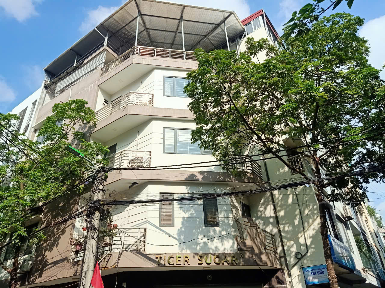 Cho thuê nhà liền kề Mỹ Đình lô góc vỉa hè rộng kinh doanh đỉnh - Ảnh chính