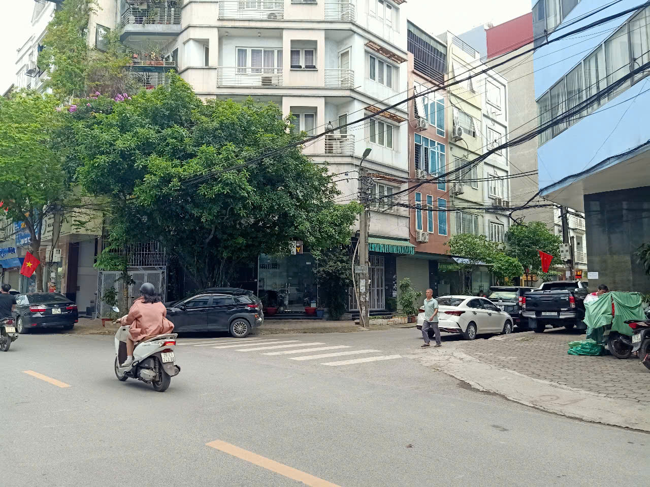 Cho thuê nhà liền kề Mỹ Đình lô góc vỉa hè rộng kinh doanh đỉnh - Ảnh 1