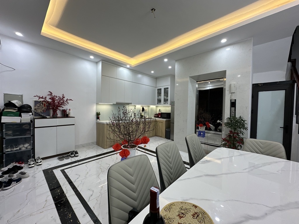 NHà Trương định 5 tầng thang máy , ngõ nông - Ảnh 1