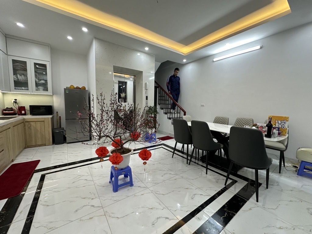 NHà Trương định 5 tầng thang máy , ngõ nông - Ảnh 3