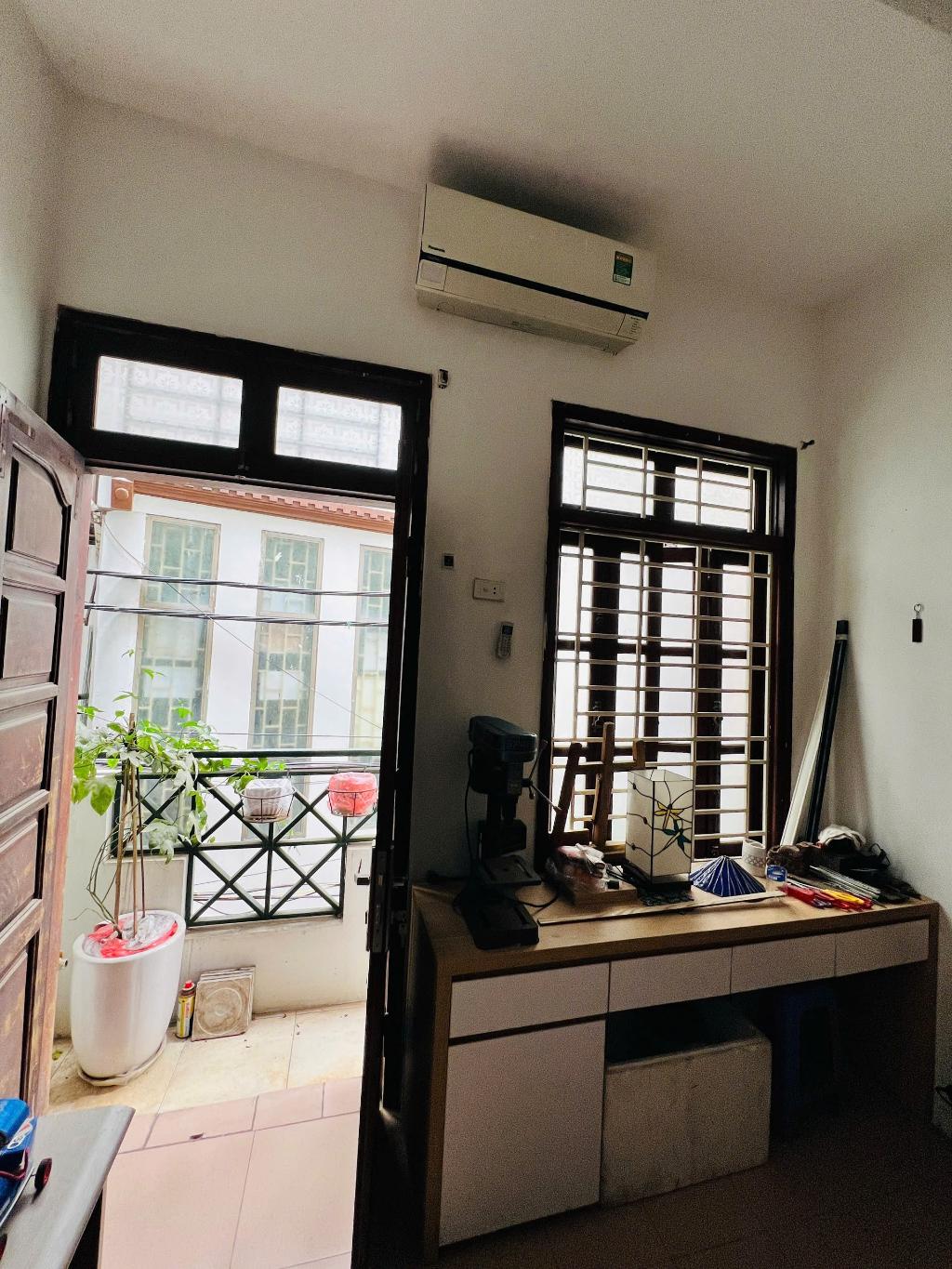 Bán nhà Trần Thái Tông, Cầu Giấy, gần phố, 40m2, 3 tầng, Mt 6.8m, chỉ 8.8 tỷ - Ảnh 2