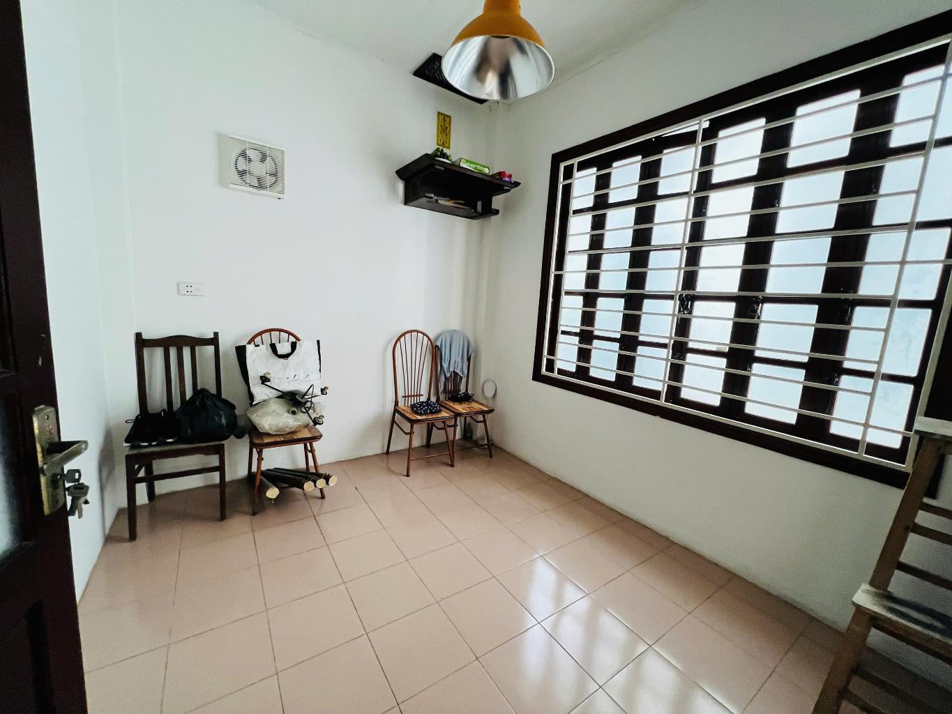 Bán nhà Trần Thái Tông, Cầu Giấy, gần phố, 40m2, 3 tầng, Mt 6.8m, chỉ 8.8 tỷ - Ảnh 1