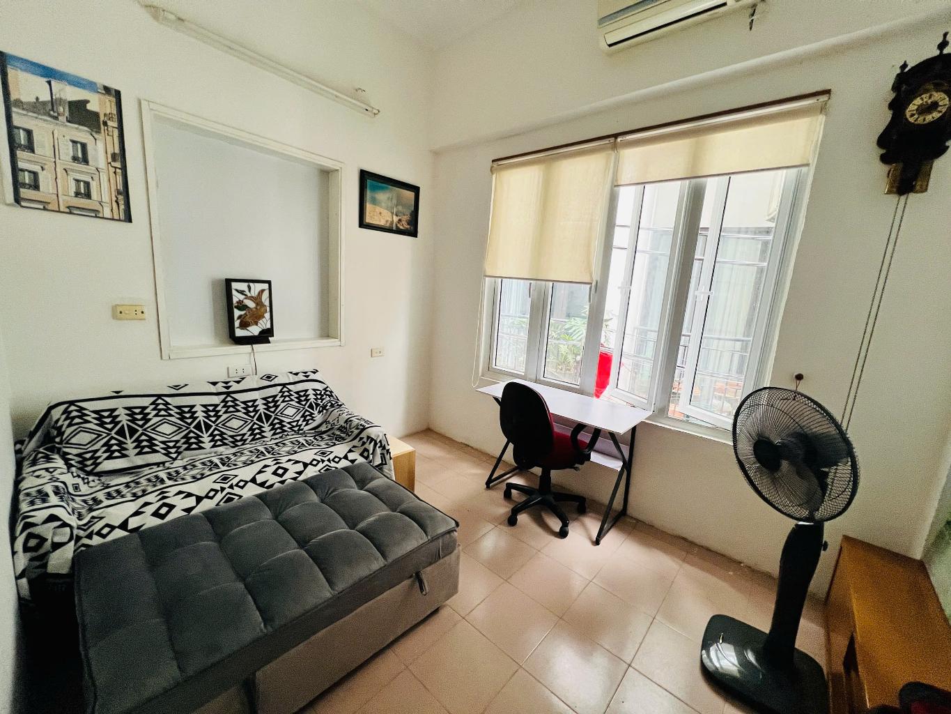 Bán nhà Trần Thái Tông, Cầu Giấy, gần phố, 40m2, 3 tầng, Mt 6.8m, chỉ 8.8 tỷ - Ảnh chính