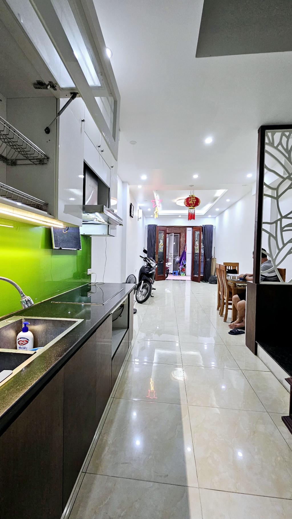 Bán nhà ở Việt Hưng Long Biên ngõ gần oto xây dựng 5 tầng diện tích 36m giá chào 6 tỷ 3 - Ảnh 1