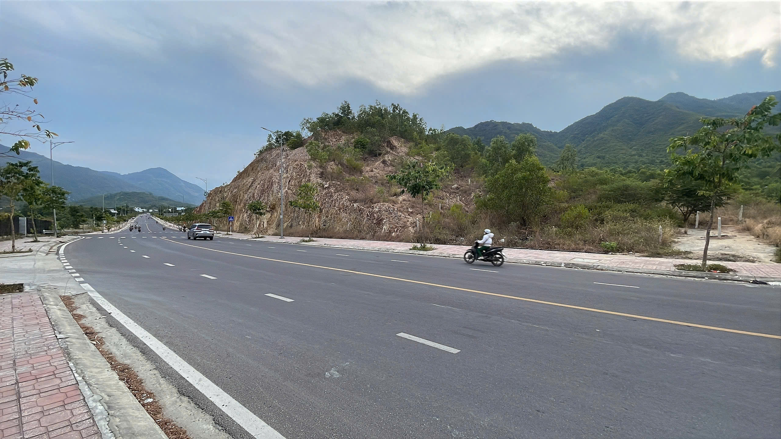 BÁN LÔ ĐẤT MẶT TIỀN ĐƯỜNG PHONG CHÂU – VỊ TRÍ ĐẸP, GIÁ TỐT - Dt 824m2 - Giá bán 5ty36trieu - Liên - Ảnh chính