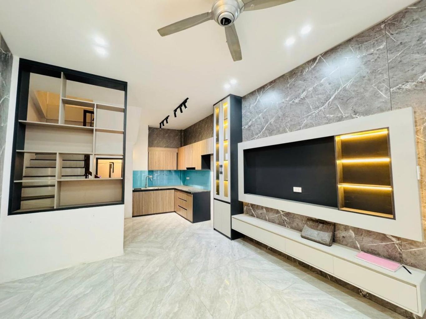 Bán nhà Ngọc Thuỵ trong đê 37m  x 4T, oto, Nở hậu siêu đẹp chỉ 6 tỷ 1 còn thương lượng. LH - Ảnh 1