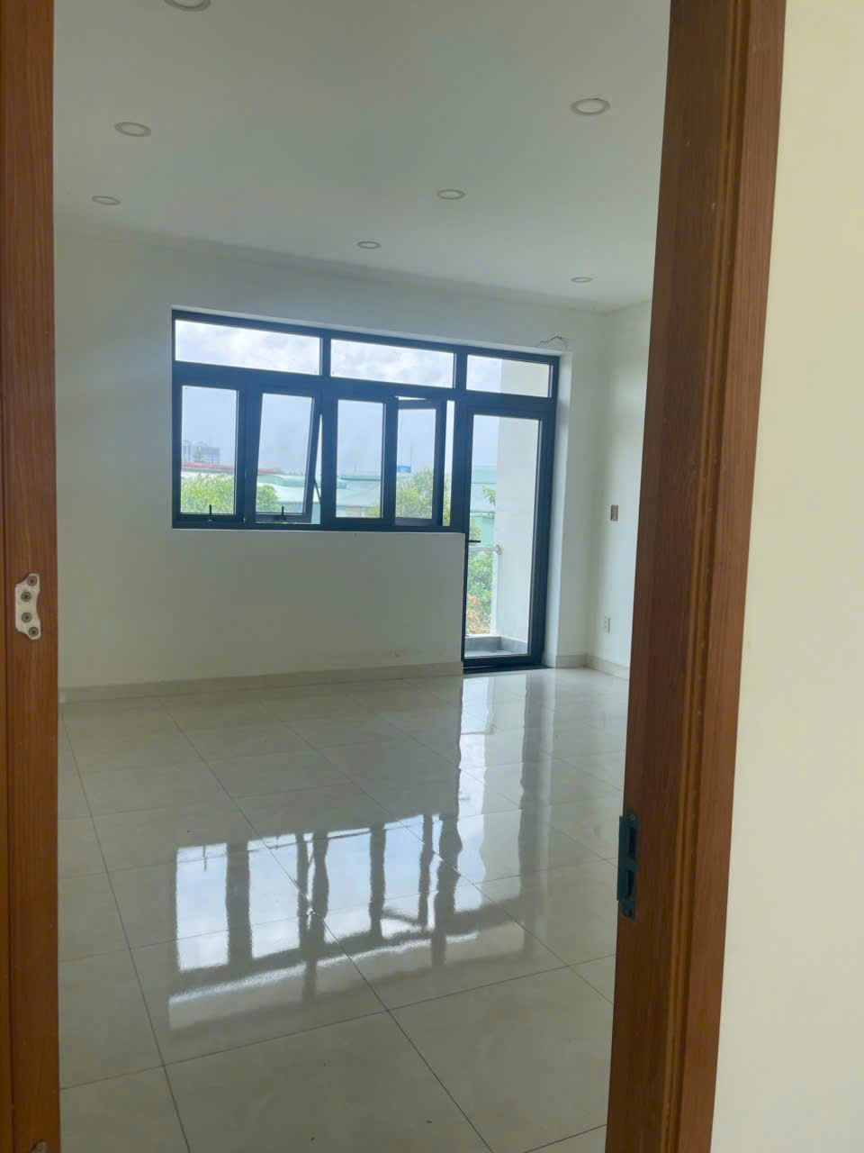 CẦN BÁN NHÀ CHÍNH CHỦ- NGAY NGÃ TƯ HÒA LÂN-THUẬN GIAO-GIẤY TỜ ĐẦY ĐỦ. - Ảnh 2