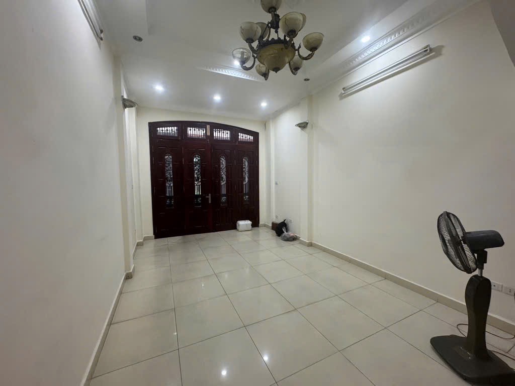 Siêu phẩm Nguyễn Chí Thanh 39m2, 4PN, mặt tiền 3,7m, ngõ thông ô bàn cờ oto tránh cực hot - Ảnh 2
