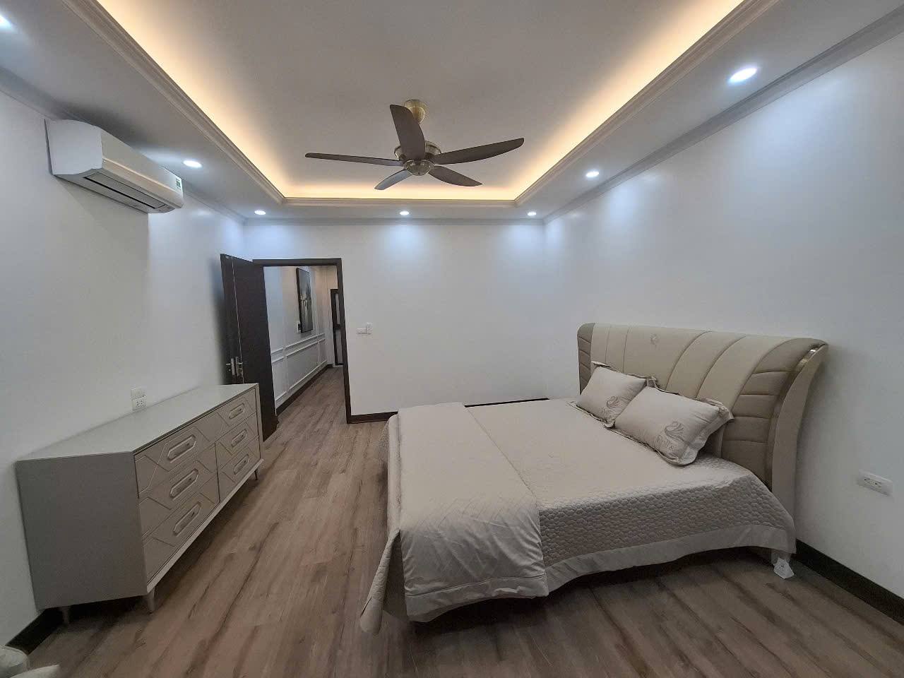 Bán nhà phố Hoàng Cầu, Đống Đa 45m2, 5T, MT4.3m chỉ 1 nhà ra phố sát Hồ Hoàng Cầu - Ảnh 1