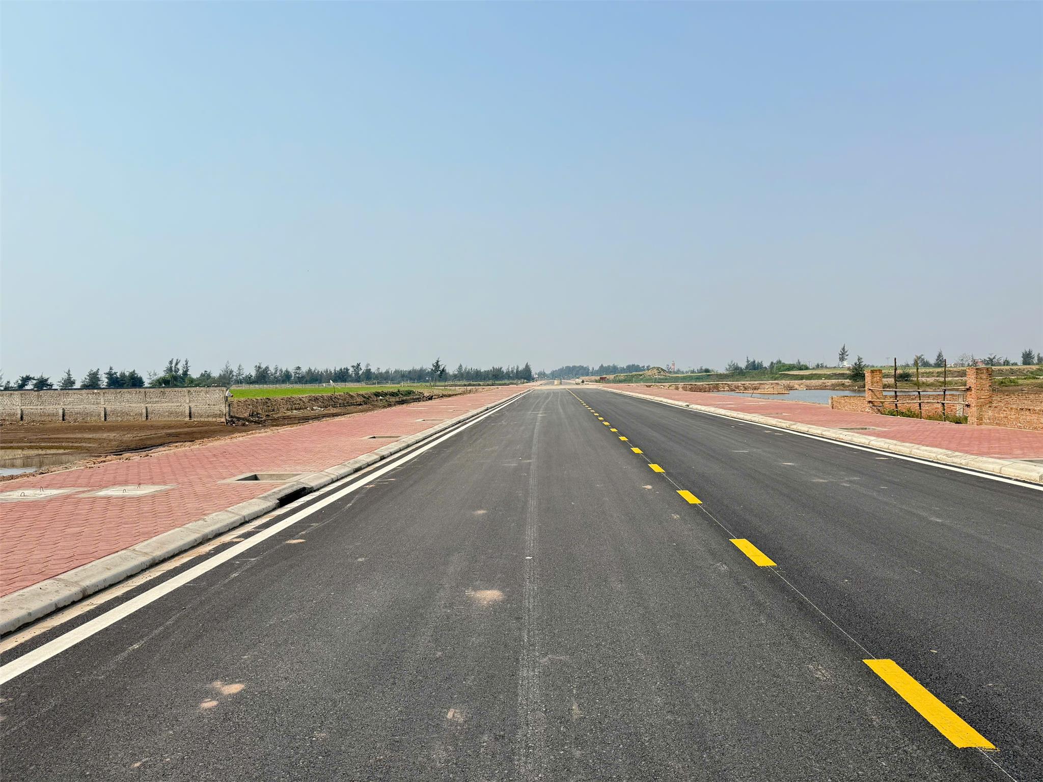 Cần bán nhanh 73m2 đất biển Quất Lâm, cách biển 50m, bám trục chính, view hồ giá hơn 1 Tỷ - Ảnh chính