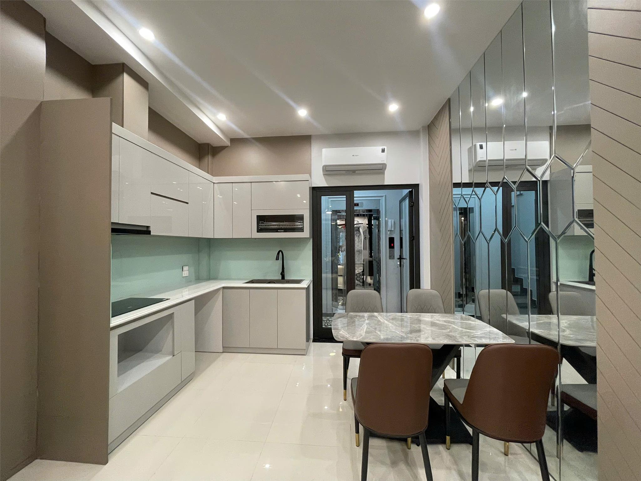Siêu phẩm Ngọc Thụy 55m,5 tầng,mtiền 4m,thang máy,full nội thất,ngõ thông,Vf3 đỗ cửa,giá 12.x tỷ - Ảnh 1