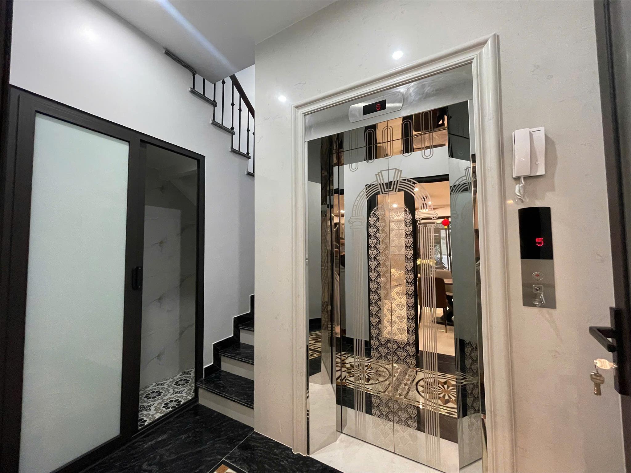 Siêu phẩm Ngọc Thụy 55m,5 tầng,mtiền 4m,thang máy,full nội thất,ngõ thông,Vf3 đỗ cửa,giá 12.x tỷ - Ảnh 4