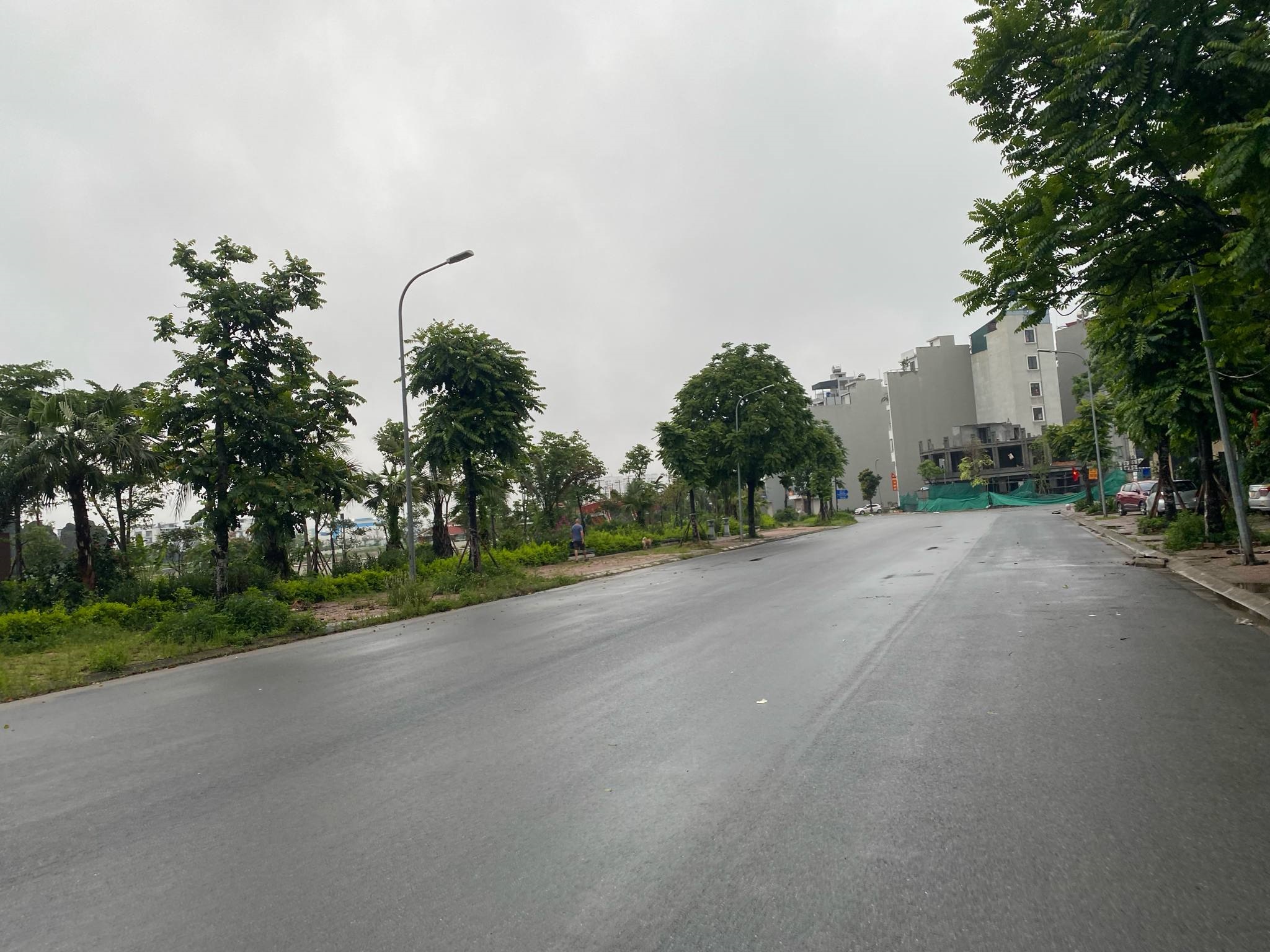 BÁN ĐẤT TĐC NGỌC THỤY, LONG BIÊN 44m2 , MT 4 m,view công viên, giá chào 15 tỷ - Ảnh 1