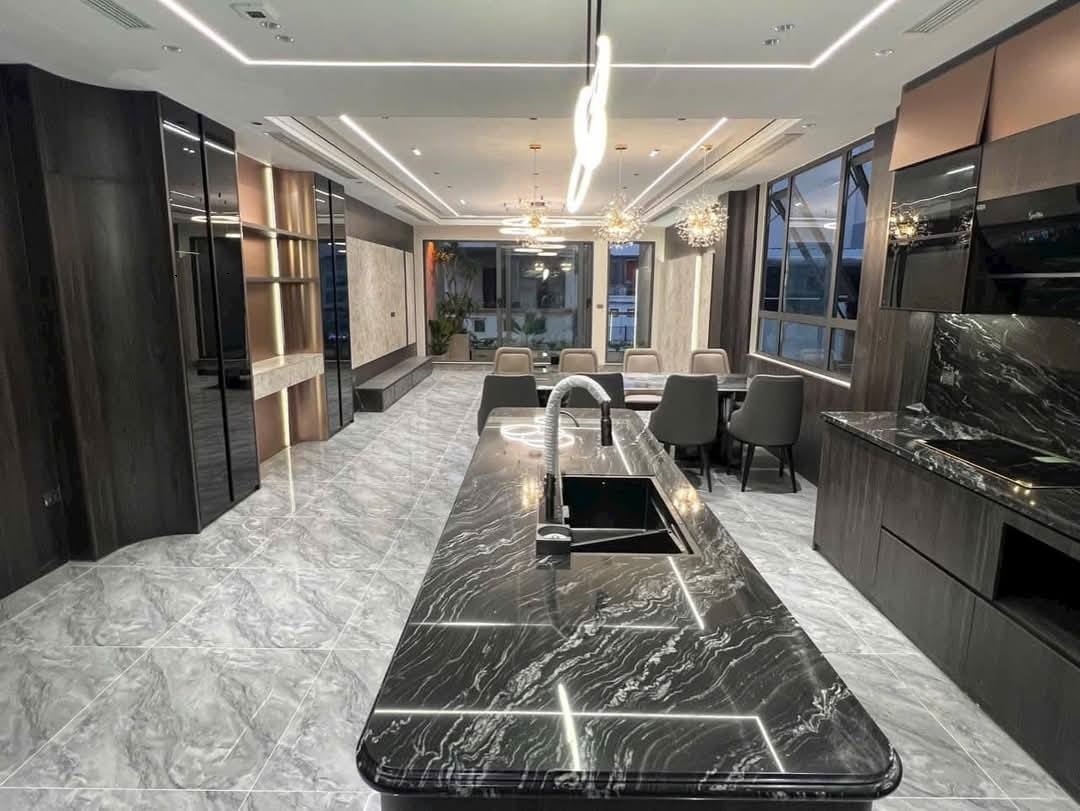 BÁN NHÀ PHỐ Nguyễn Văn Cừ, Long Biên, 45m2, 6 tầng, thang máy, giá nhỉnh 13 tỷ. - Ảnh 1