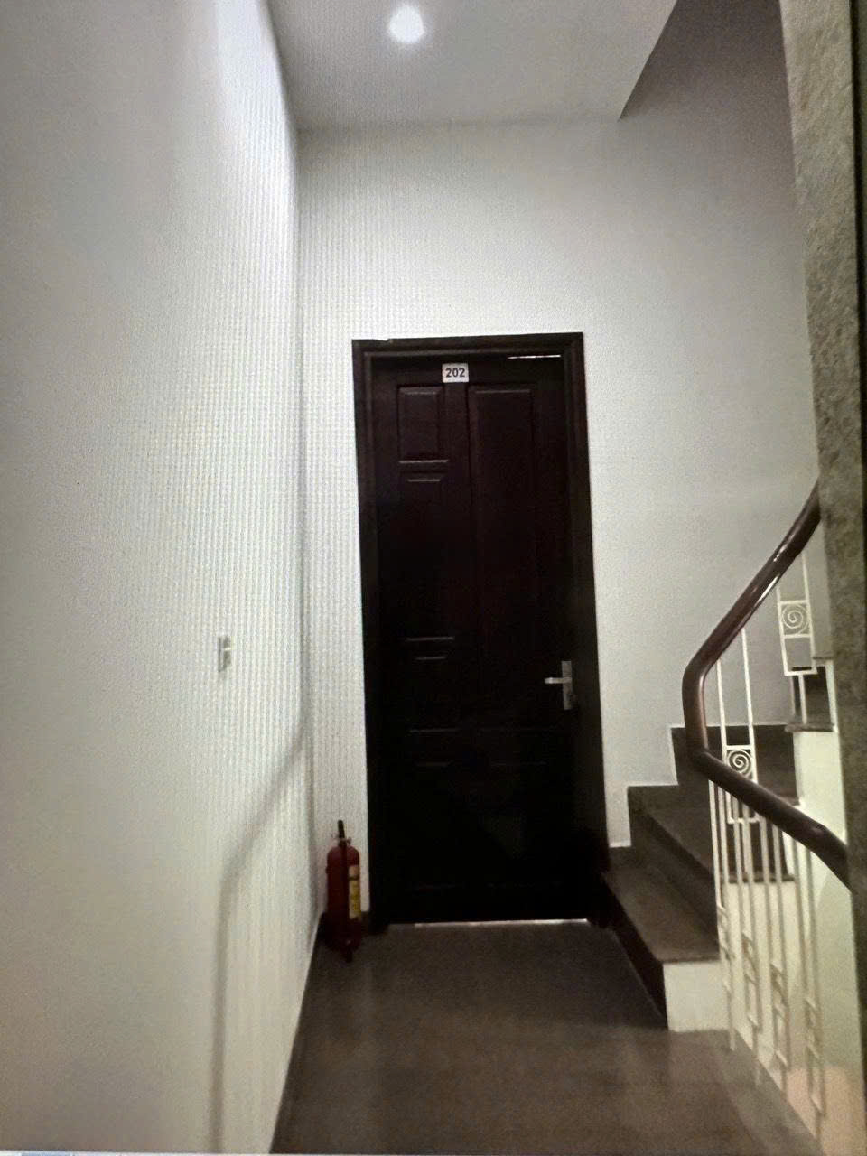 Cho thuê tòa CHDV, khách sạn ngõ 97 Văn Cao, Ba Đình 72m x 8T thang máy, PCCC giá 54 triệu - Ảnh 1