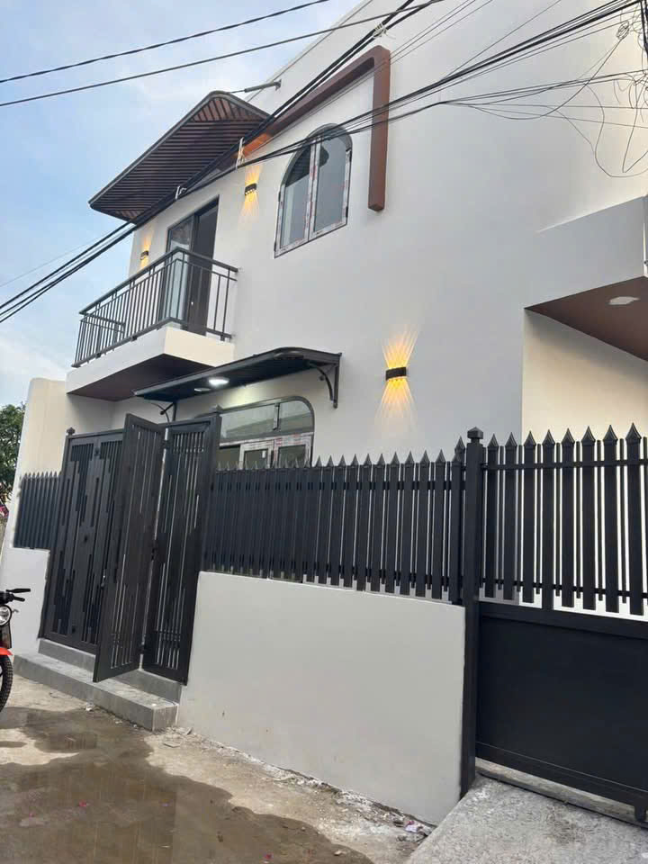BÁN NHÀ 2 TẦNG MỚI HẺM CÂY DUỐI - PHÚ ÂN NAM 3<br>- DT: 62,8m2 ngang 8,8m. DTSD: 125m2 , 2 tỷ 400 - Ảnh chính