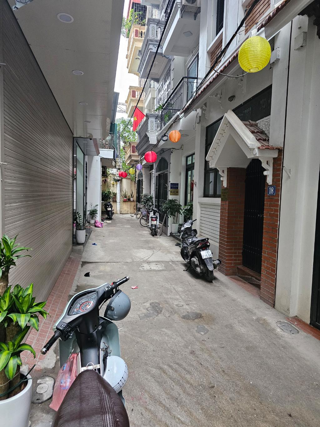 Nhà 5 tầng  Thang máy xịn  View hồ – phân lô cán bộ Tam Trinh  Giá 12.8 tỷ<br>MỘT KHOẢNG TRỜI RIÊNG - Ảnh chính