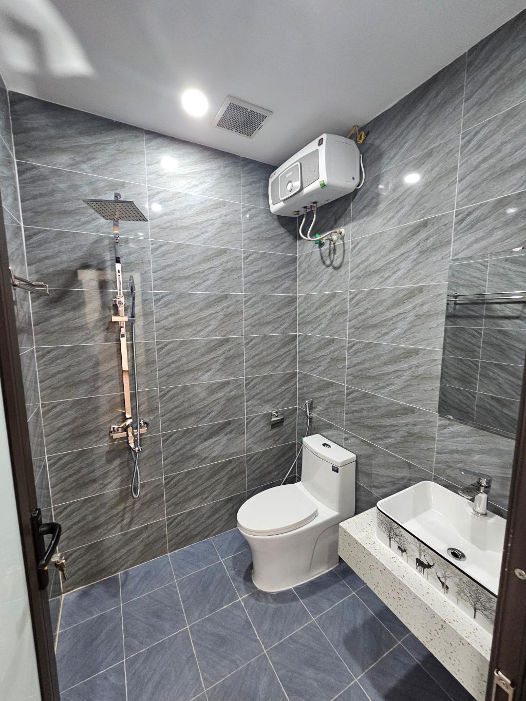 Nhà 5 tầng  Thang máy xịn  View hồ – phân lô cán bộ Tam Trinh  Giá 12.8 tỷ<br>MỘT KHOẢNG TRỜI RIÊNG - Ảnh 4