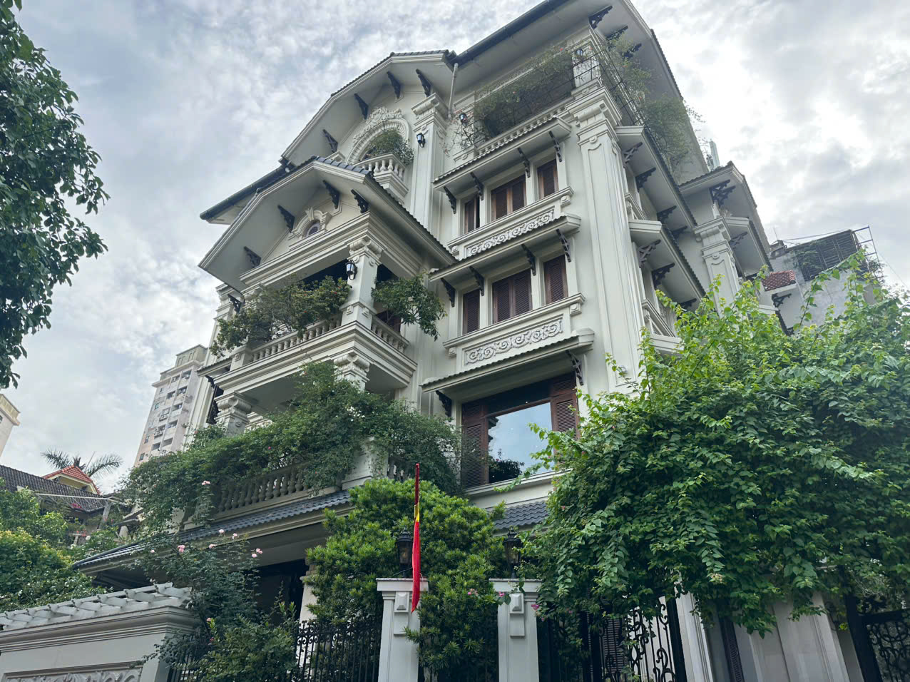 BÁN BIỆT THỰ MẶT PHỐ NGUYỄN VĨNH BẢO - 220M2 - 10 M MẶT TIỀN - 5 TẦNG - 2 MẶT THOÁNG - 110 - Ảnh 1