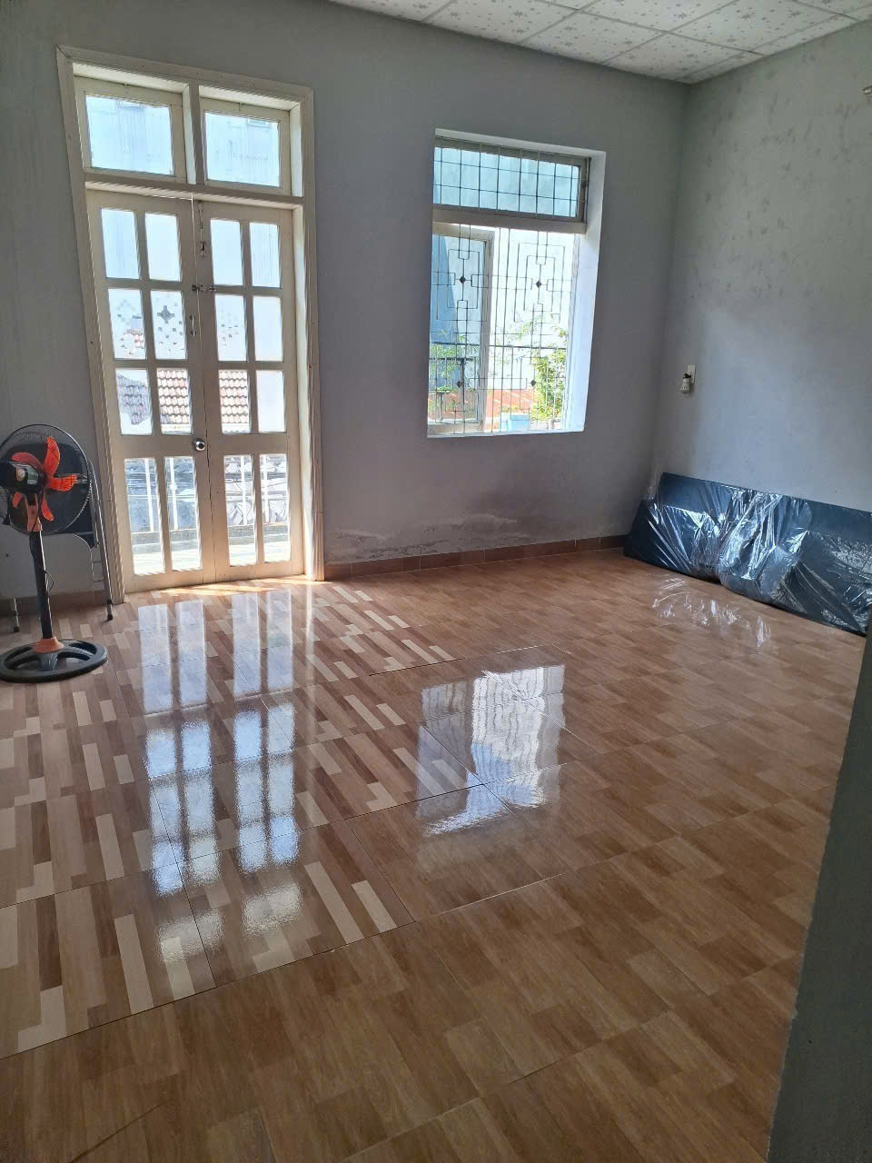 RẺ HIẾM CÓ - Nhà 2 tầng Nguyễn Trung Trực, dt 106m2, ngang 6m, sát mặt tiền, chỉ 3,85 tỷ TLCC - Ảnh 2