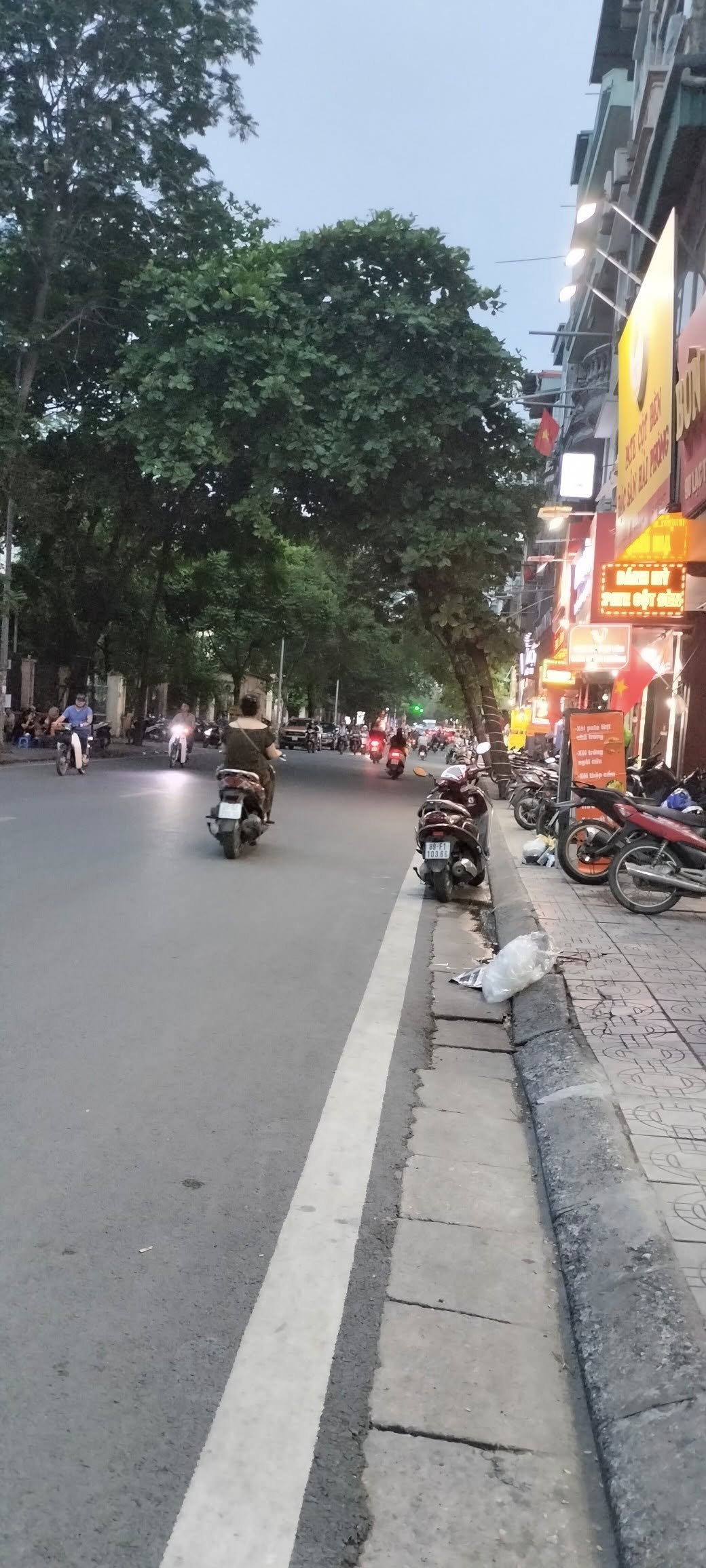 Cho thuê MBKD Phố Lạc Trung 3 tầng x 60m2, thông sàn  - làm Nha Khoa, Spa, quần áo - Ảnh chính