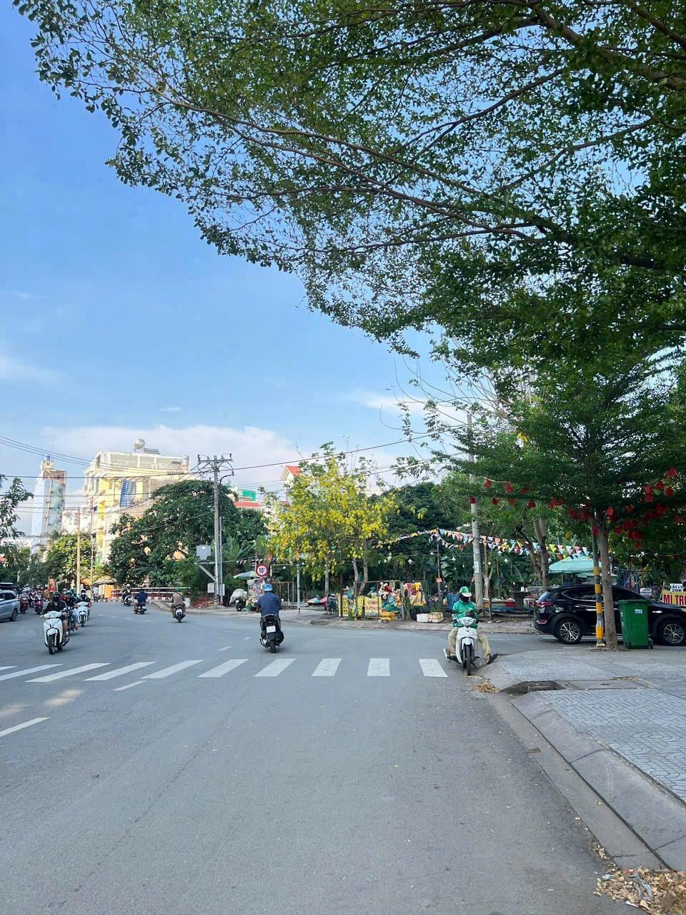--Bán nhà HXH Phạm Văn Hai, p3, Tân Bình; (4*24) 5 tầng, căn góc - nở hậu - Ảnh 1