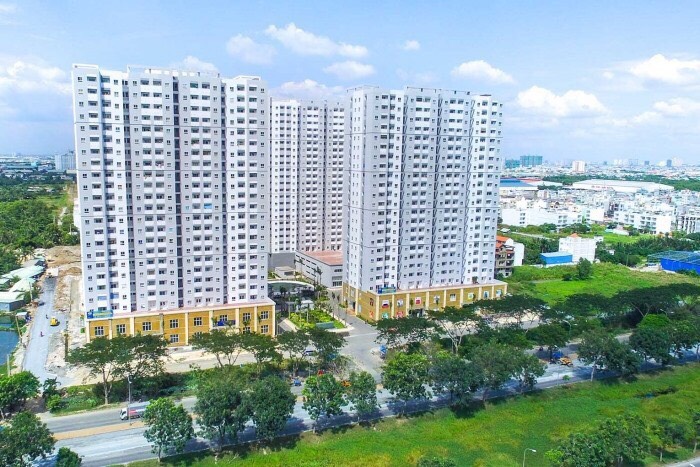 Bán CC HQC Plaza, Nguyễn Văn Linh, 1,1 tỷ, 55m2, 2PN, giá ưu đãi, tầng mát căn góc lộng gió bao đẹp - Ảnh chính