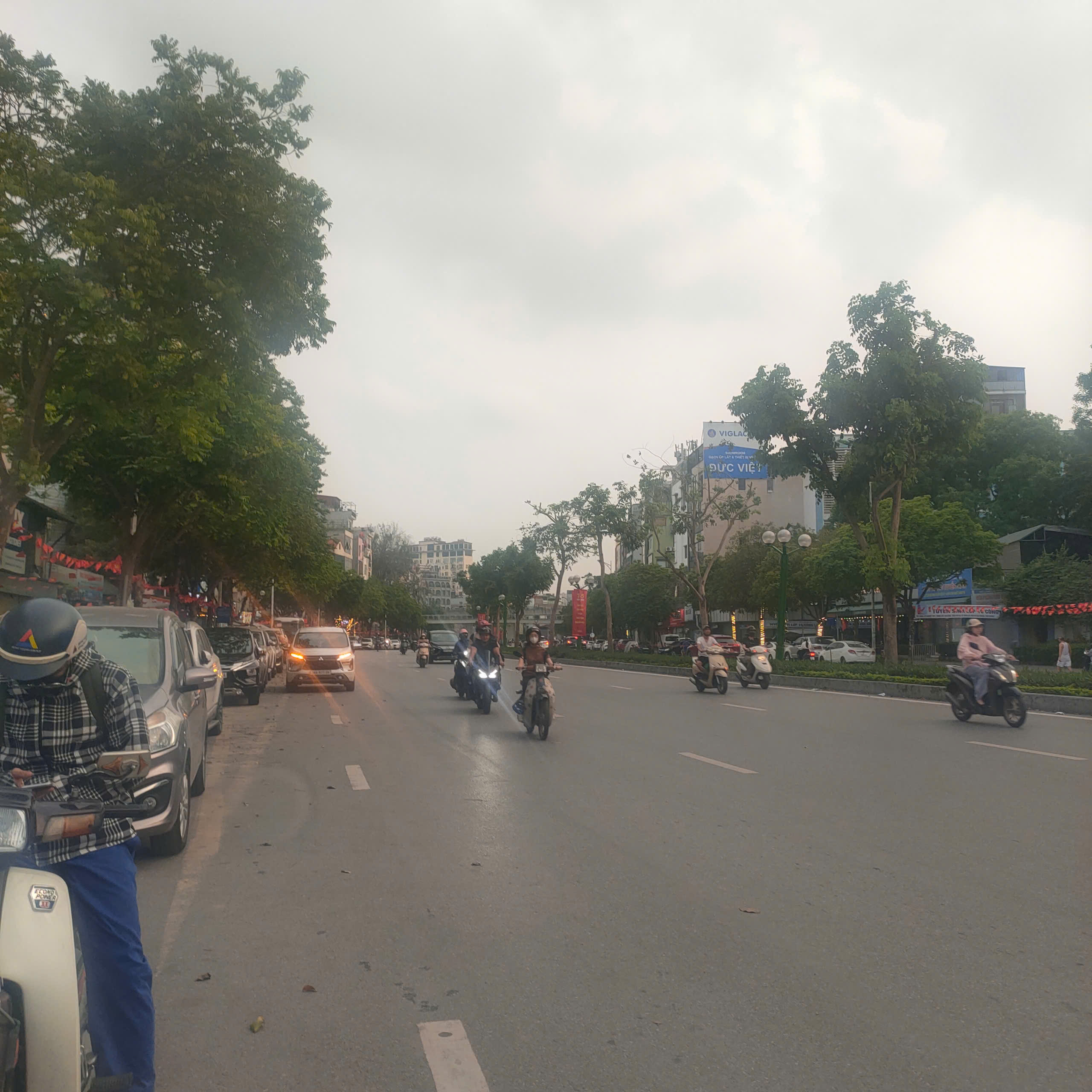 BÁN NHÀ NGUYỄN VĂN HUYÊN, PHÂN LÔ, ÔTÔ TRÁNH, KINH DOANH, VIEW ĐẮC ĐỊA, 75M2 CHỈ 24 TỶ - Ảnh 3