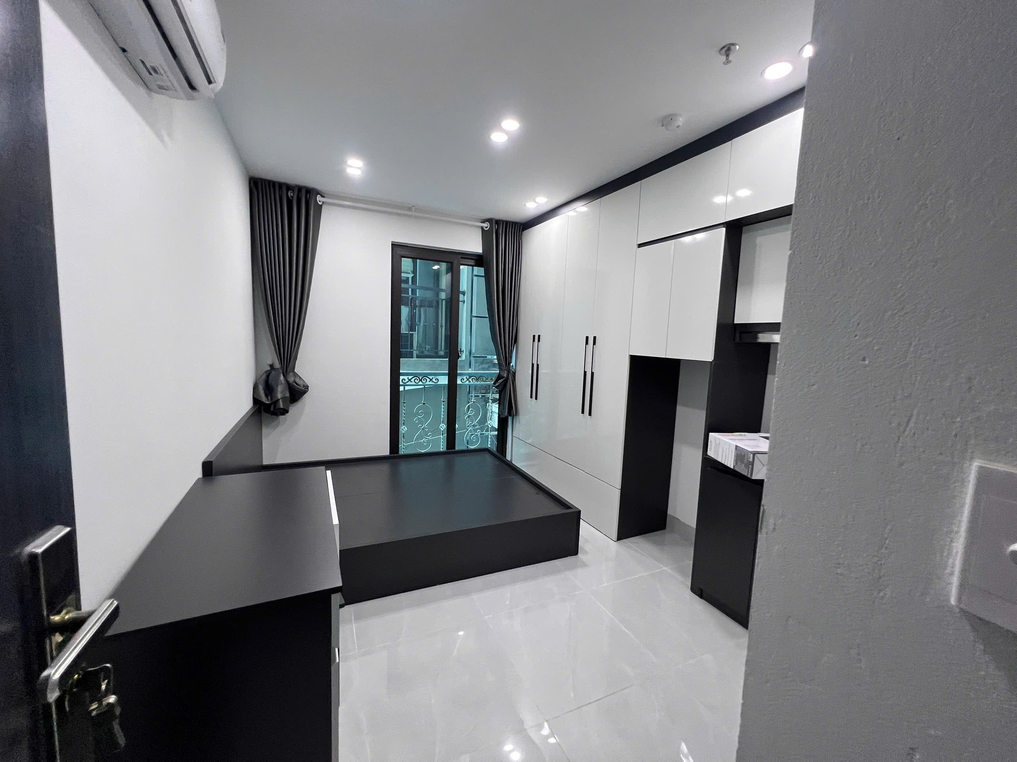 Bán nhà phố Lạc Long Quân 70m2, 7 tầng, mặt tiền 5.9m dòng tiền 110tr/tháng giá 18.9 tỷ - Ảnh 1