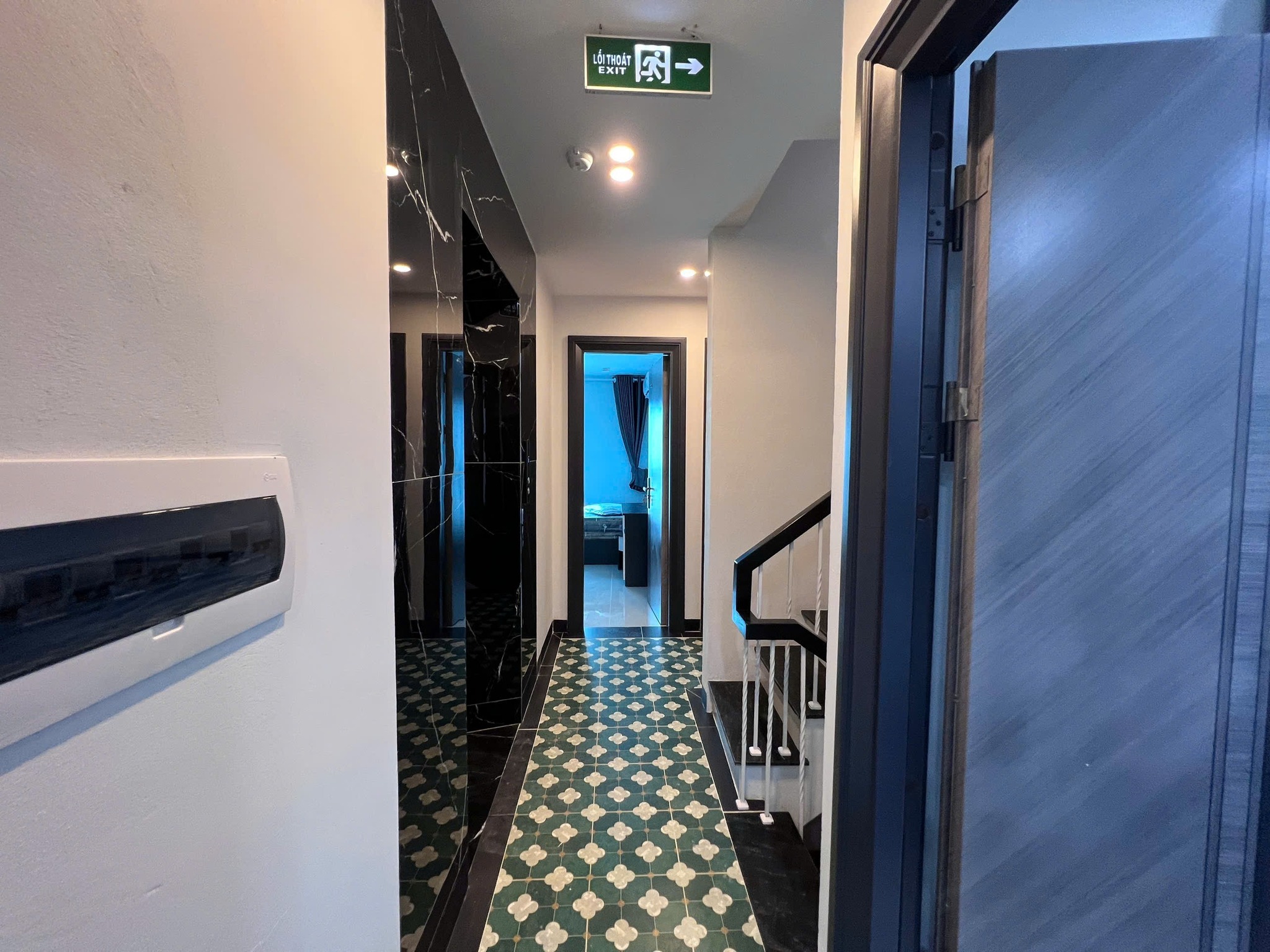 Bán nhà phố Lạc Long Quân 70m2, 7 tầng, mặt tiền 5.9m dòng tiền 110tr/tháng giá 18.9 tỷ - Ảnh chính