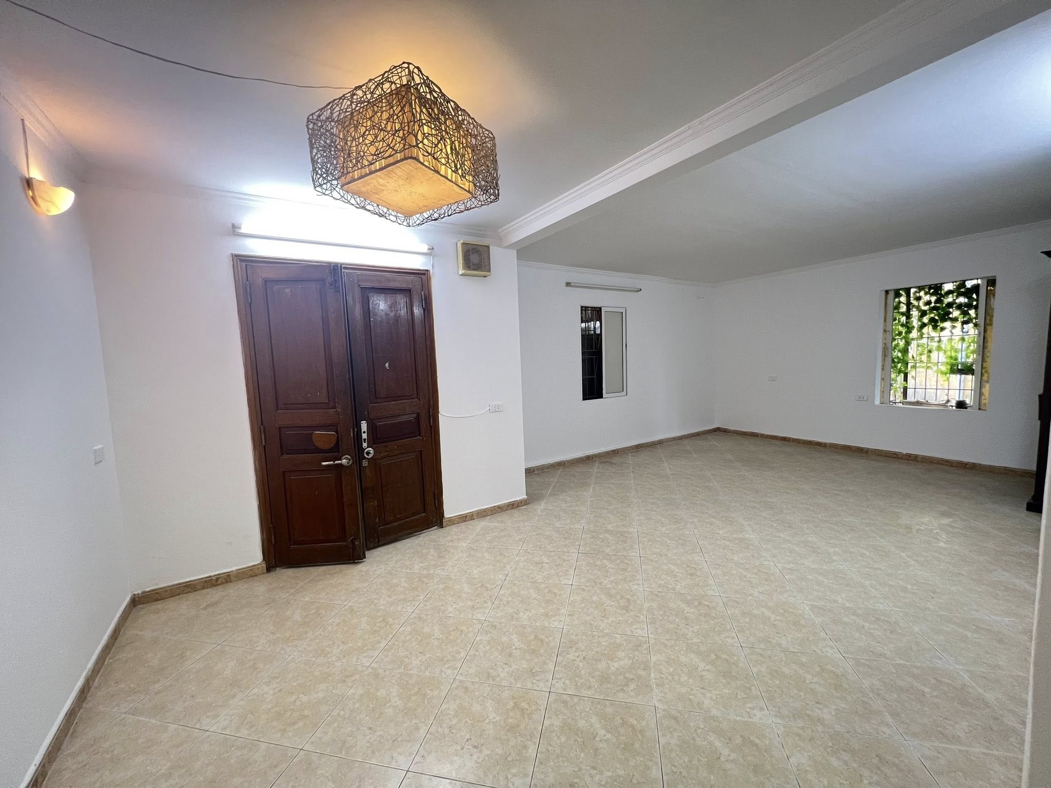 BÁN CĂN HỘ TẬP THỂ PHỐ HOÀNG NGỌC PHÁCH, ĐỐNG ĐA, DTSD 75M2, 3PN, NHÀ ĐẸP RỘNG THOÁNG, TRUNG TÂM - - Ảnh chính