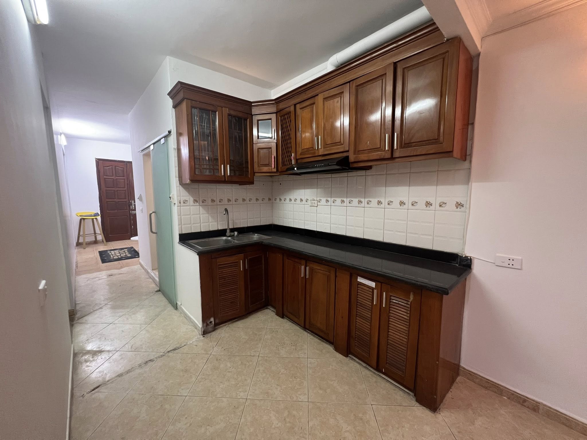 BÁN CĂN HỘ TẬP THỂ PHỐ HOÀNG NGỌC PHÁCH, ĐỐNG ĐA, DTSD 75M2, 3PN, NHÀ ĐẸP RỘNG THOÁNG, TRUNG TÂM - - Ảnh 1