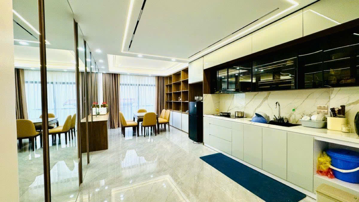 Nhà đẹp,ở ngay,gần phố ngõ thông ,oto vào nhà 7T thang máy,DT 45m,giá 16,8 tỷ  Lâm Hạ ,Long Biên - Ảnh chính