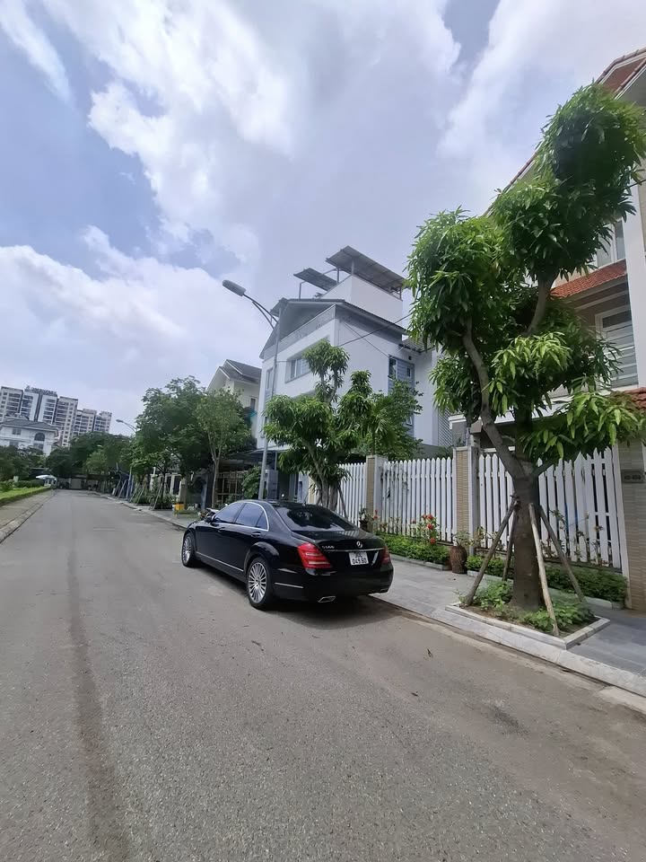 Bán Biệt Thự 3T Việt Hưng. 234m, MT 13m, vỉa hè rộng, giá siêu hợp lý chưa đến 200tr/m còn tl. LH - Ảnh 4