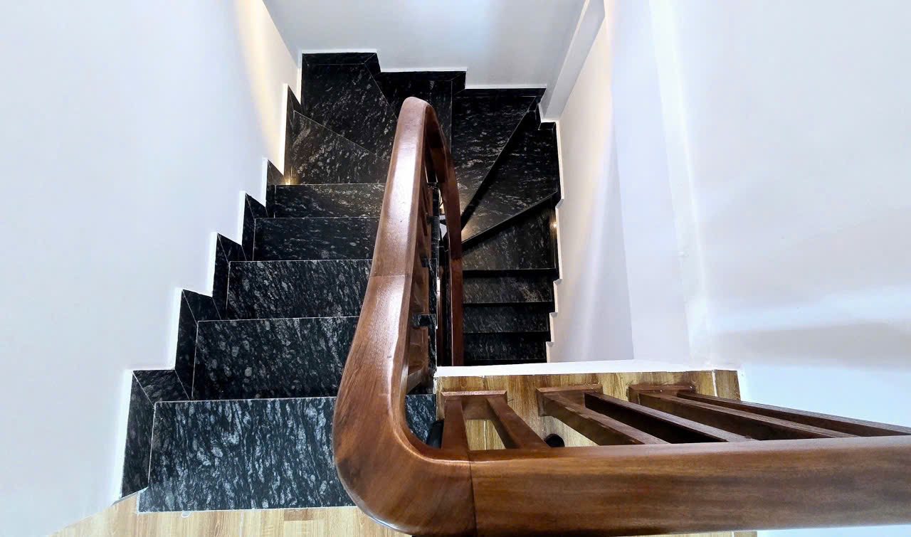 VIP nhà đẹp ngõ Giáp Bát, giá 8.6 tỷ, hơn 32m2x6T, thang máy, ở luôn - Ảnh 3
