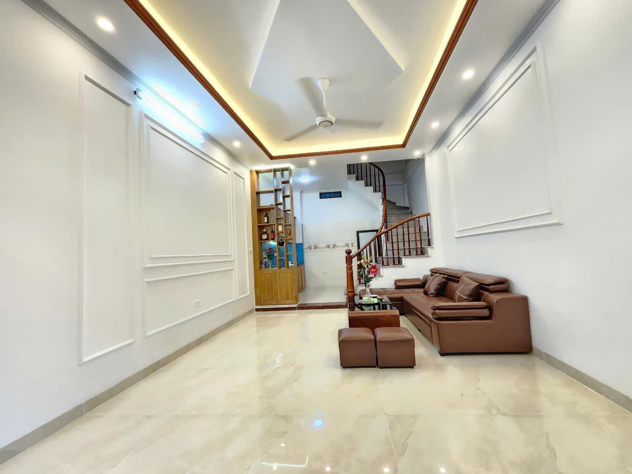 Cần Bán Nhà Nam Dư Lĩnh Nam 42m 5 Tầng 5 phòng Tặng Hết Nội Thất Sổ Đỏ - Ảnh 1