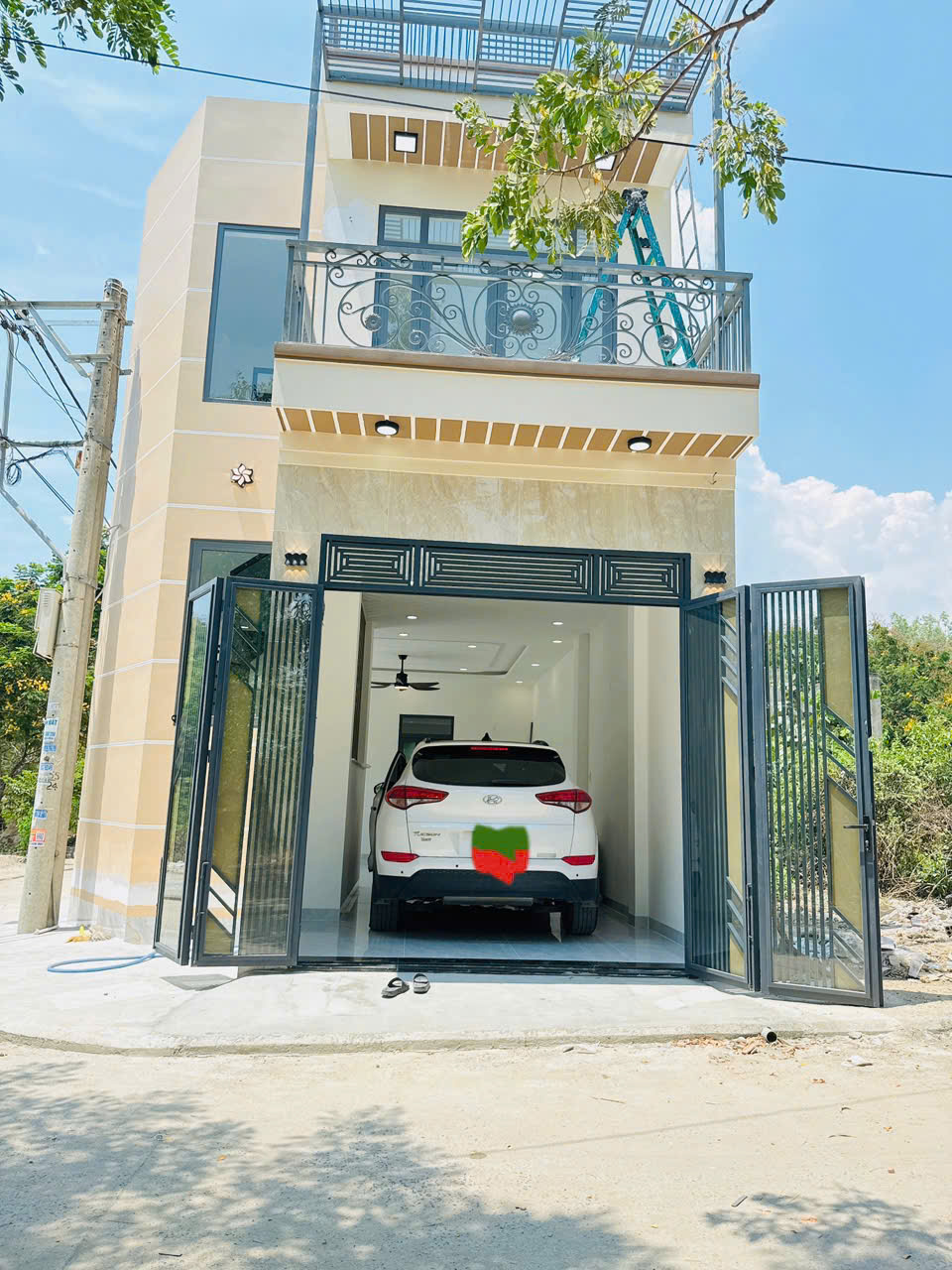 Bán nhà 1 trệt 1 lầu căn góc tđc đất lành cách đường Phong Châu 80m. - Ảnh chính