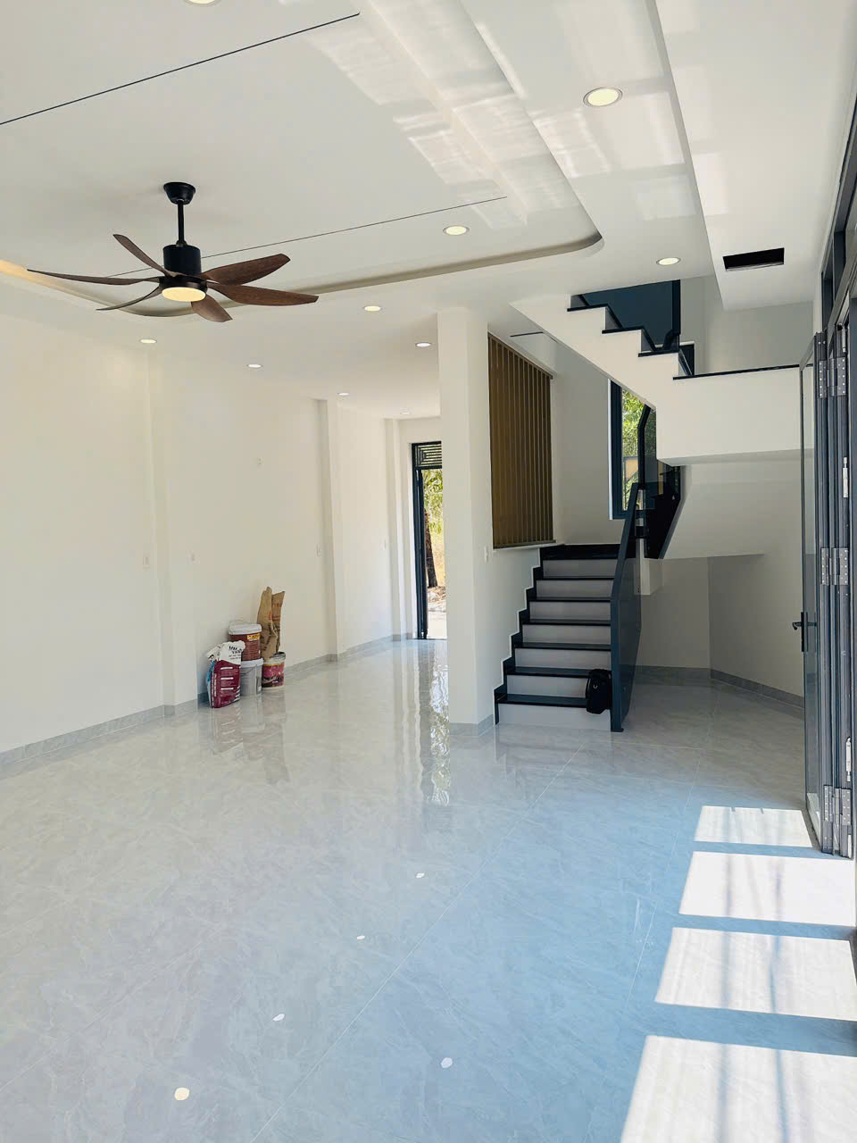 Bán nhà 1 trệt 1 lầu căn góc tđc đất lành cách đường Phong Châu 80m. - Ảnh 1