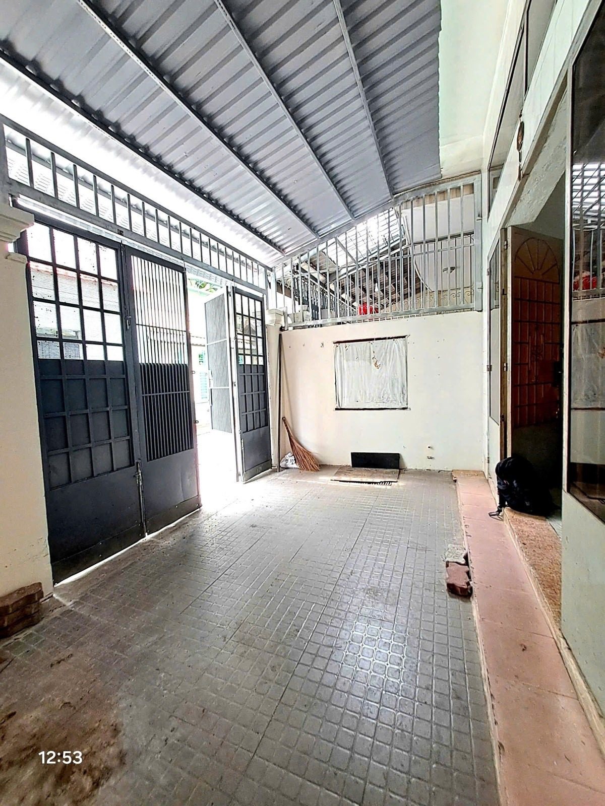 BÁN NHÀ NGAY SÂN BAY - 102M2(5❌️20M) - 3 TẦNG - XÂY MỚI CHDV, VPCTY SIÊU ĐỈNH - GPXD: HẦM + 6 TẤM - Ảnh 2