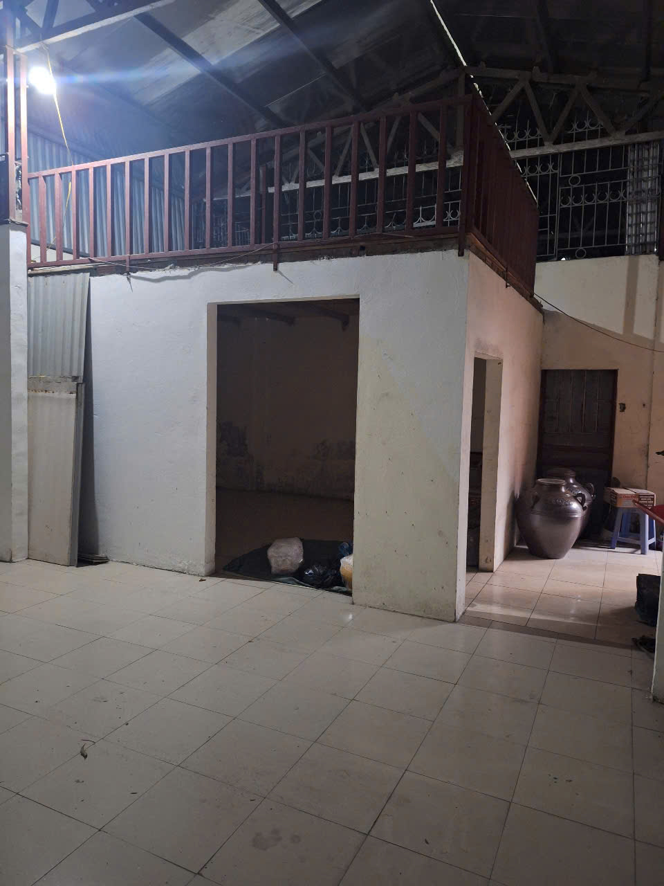 Cho thuê 250m2 kho xưởng mặt đê Ngọc Thụy, Long Biên, HN - Ảnh 1
