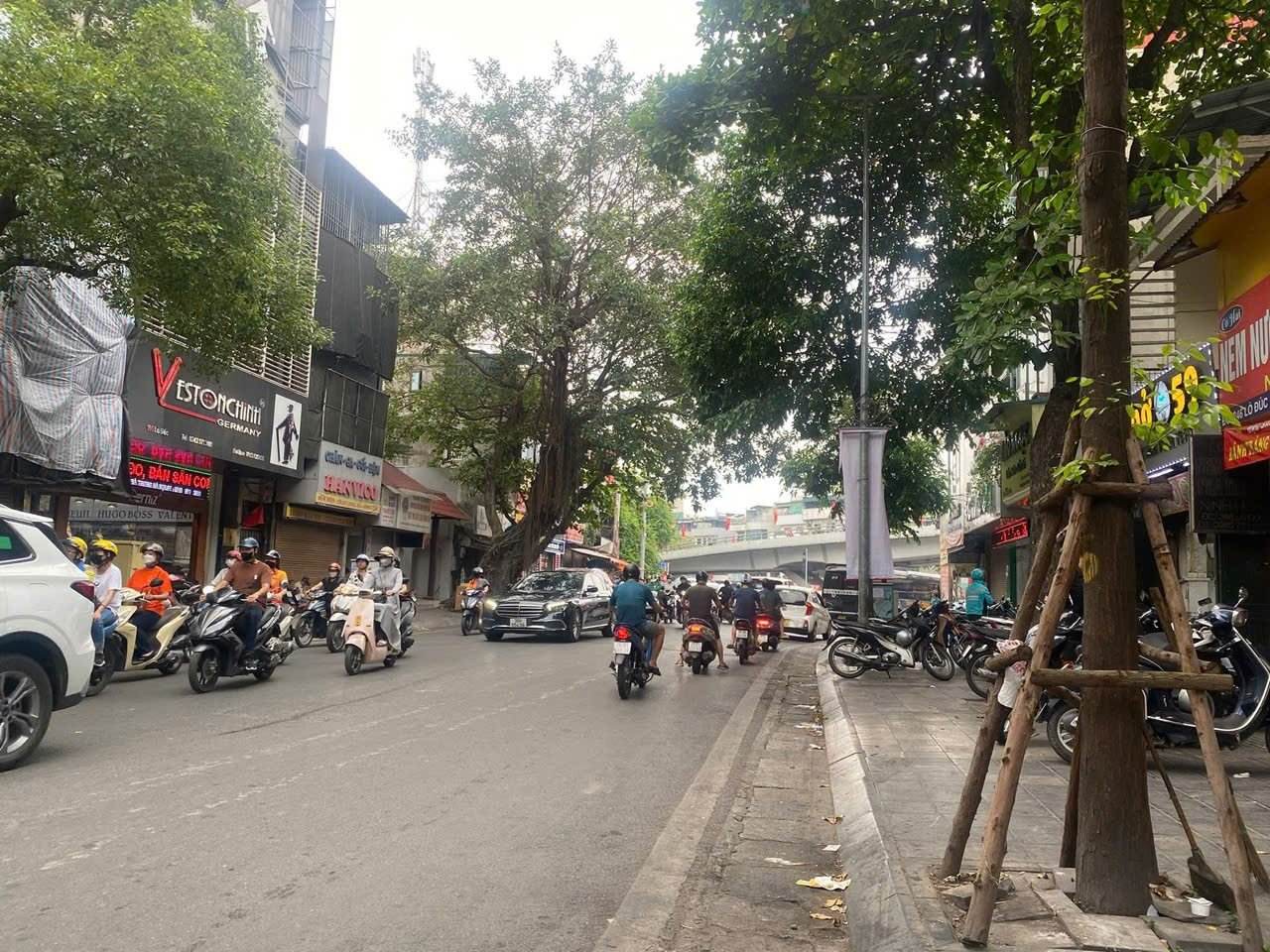 Cần bán khách sạn đang kinh doanh mặt phố LÒ ĐÚC.hn_ có 64 phòng với doanh thu ~350tr/tháng... - Ảnh 1