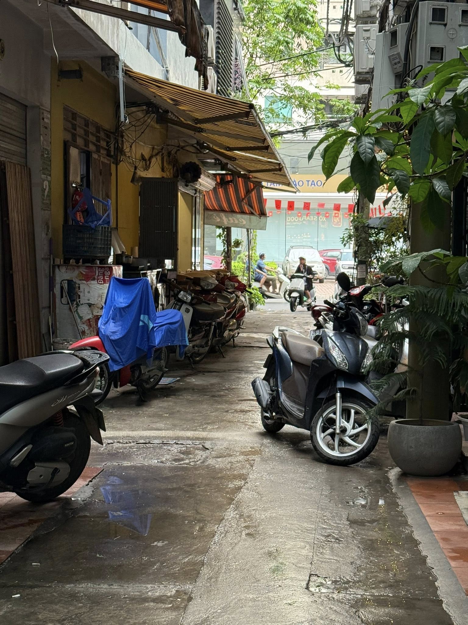 BÁN NHÀ NGUYỄN THỊ ĐỊNH !40 M 5T MT6M GIÁ 10,8 TỶ NGÕ RỘNG <br>10M RA Ô TÔ TRÁNH . - Ảnh 4