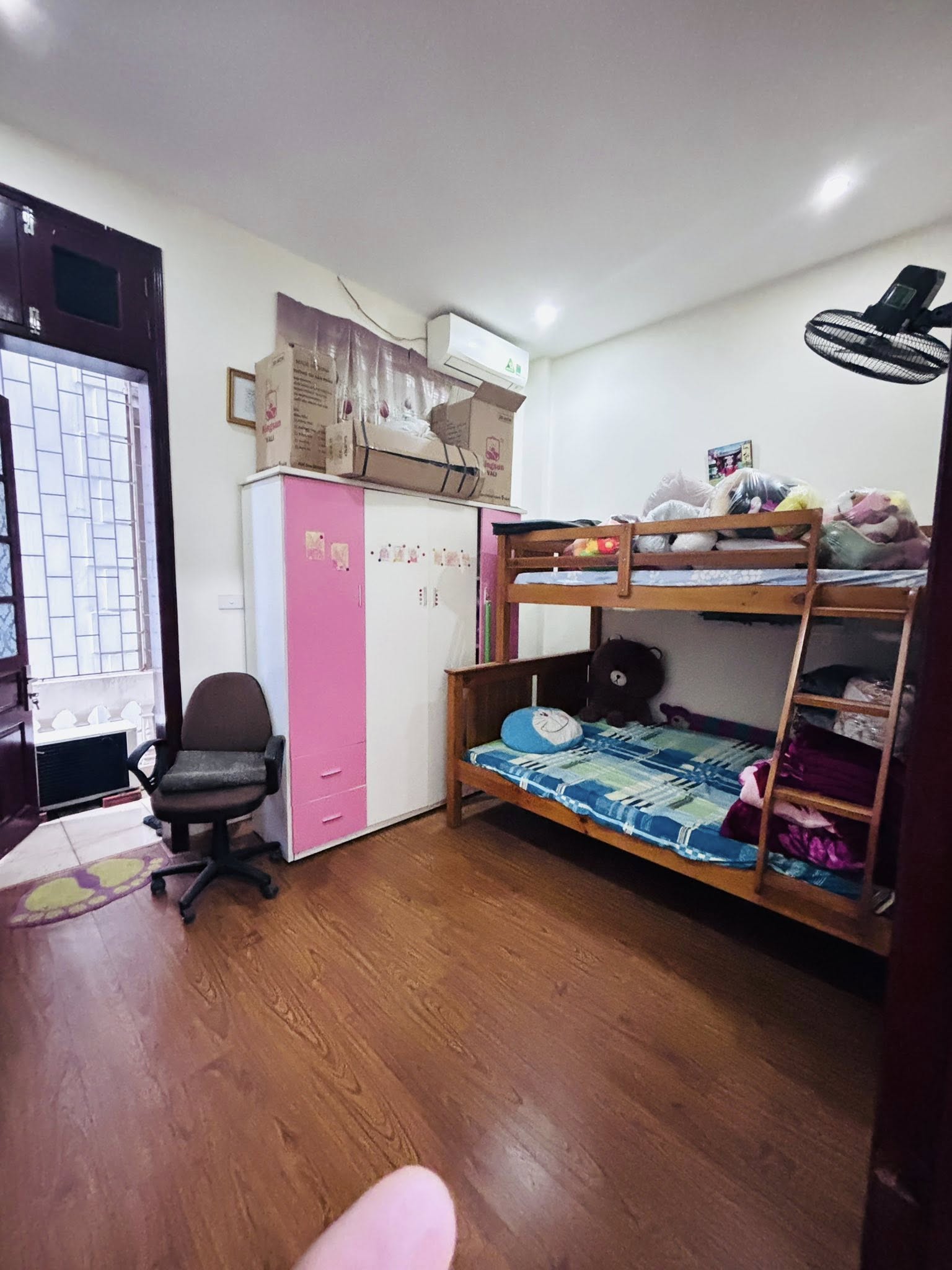 BÁN NHÀ QUAN NHÂN ! NHÀ MỚI 42M 4T MT4,2 M GIÁ 9,8 TỶ <br>NHÀ MỚI NGÕ RỘNG 2.5 M TẶNG FULL NỘI THẤT - Ảnh 1