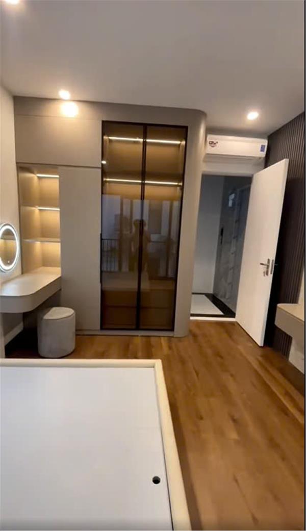 BÁN NHÀ PHỐ NGUYỄN SƠN 40m²,7 tầng-CĂN GÓC-THANG MÁY-GARA -FULL NT-CHỈ HƠN 11 TỶ - Ảnh chính
