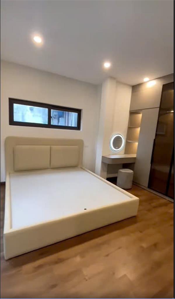 BÁN NHÀ PHỐ NGUYỄN SƠN 40m²,7 tầng-CĂN GÓC-THANG MÁY-GARA -FULL NT-CHỈ HƠN 11 TỶ - Ảnh 2