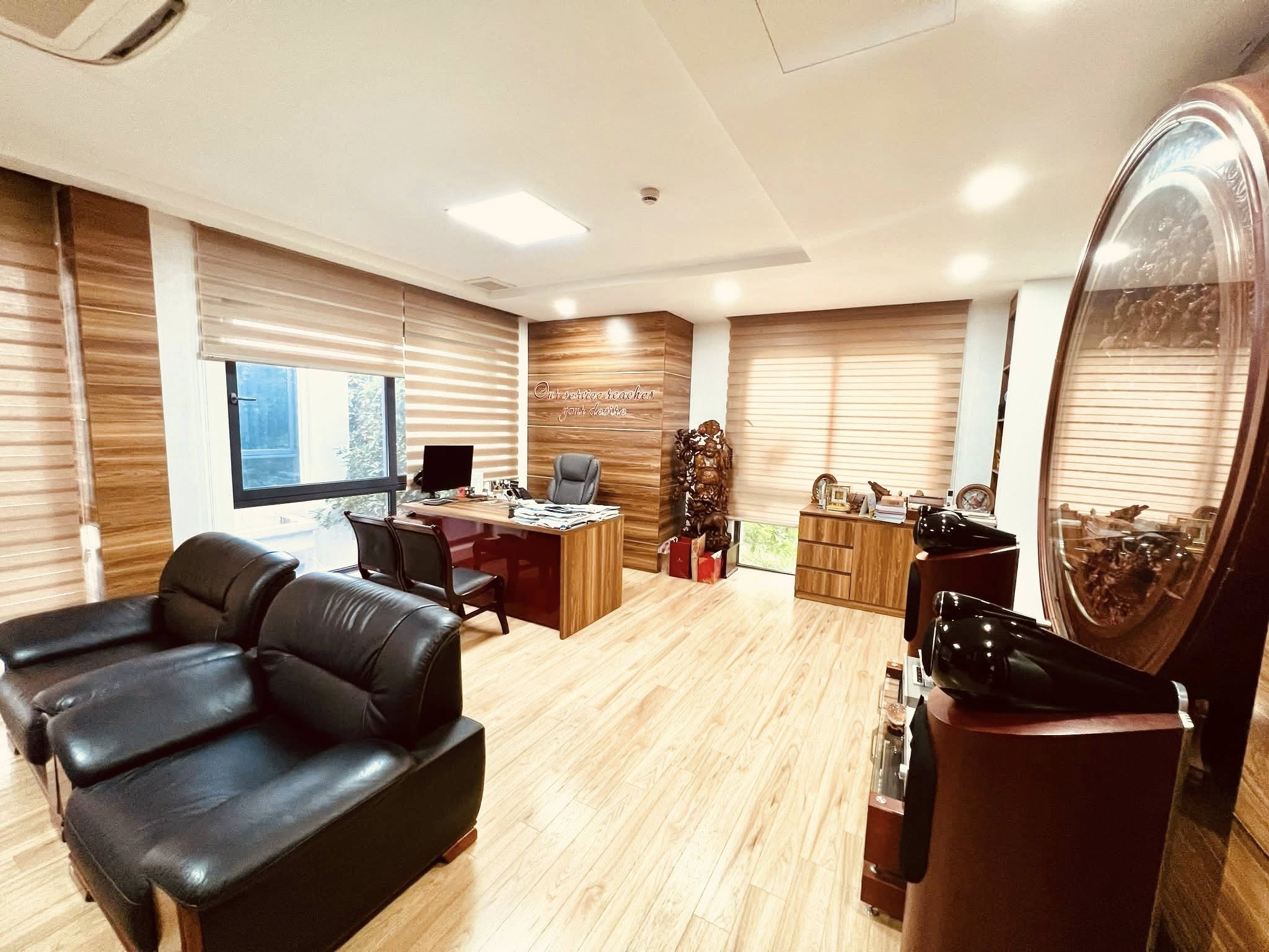 BIỆT THỰ ĐẲNG CẤP-25 Vũ Ngọc Phan (La Casa Villa) 158m/5T Thang máy, MT 9.6m 67 Tỷ - Ảnh 2