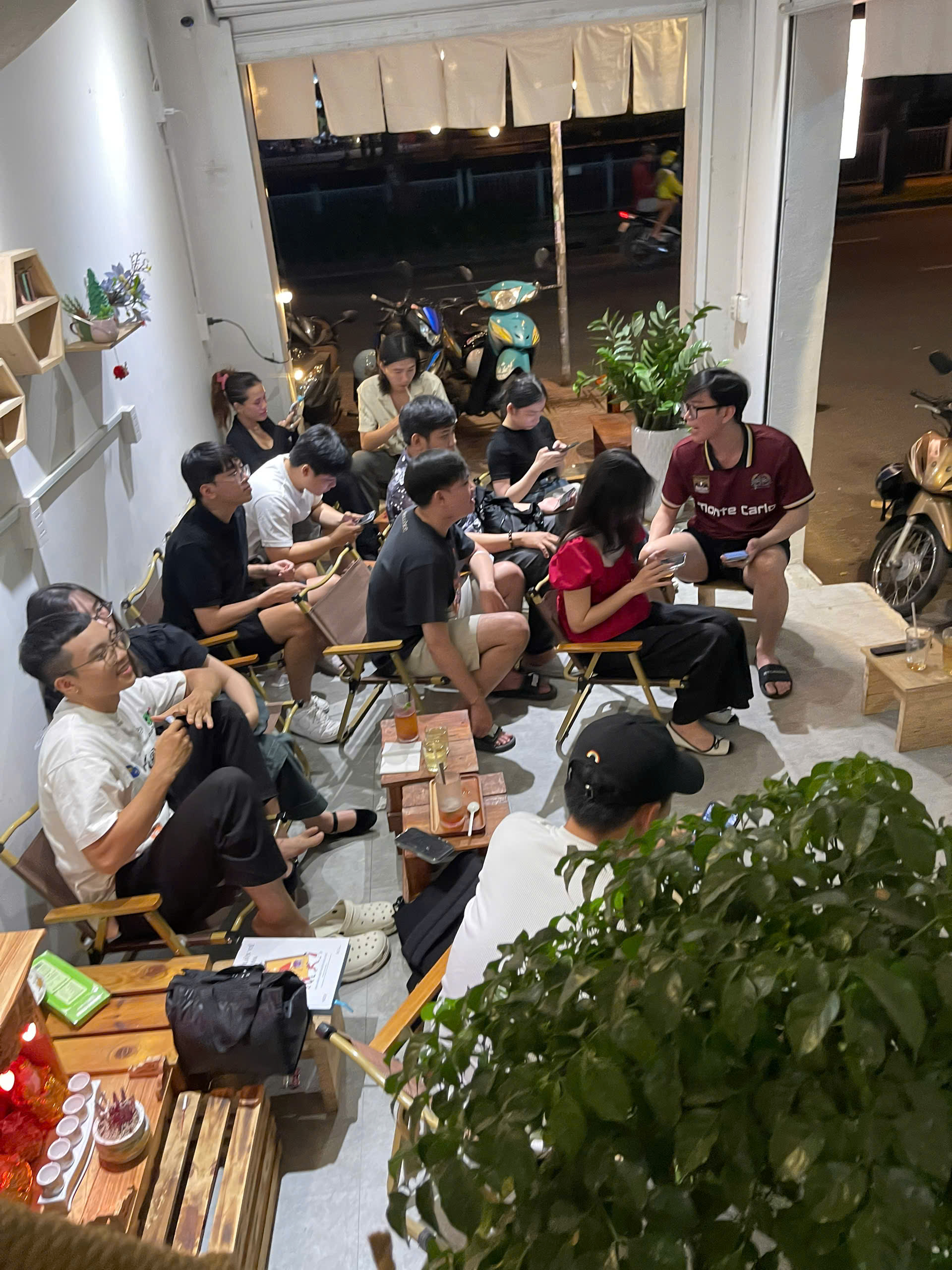 SANG QUÁN CÀ PHÊ VIEW BỜ KÈ PHƯỜNG 13, QUẬN PHÚ NHUẬN,TP HỒ CHÍ MINH – KHÔNG GIAN CHILL, DOANH THU - Ảnh chính
