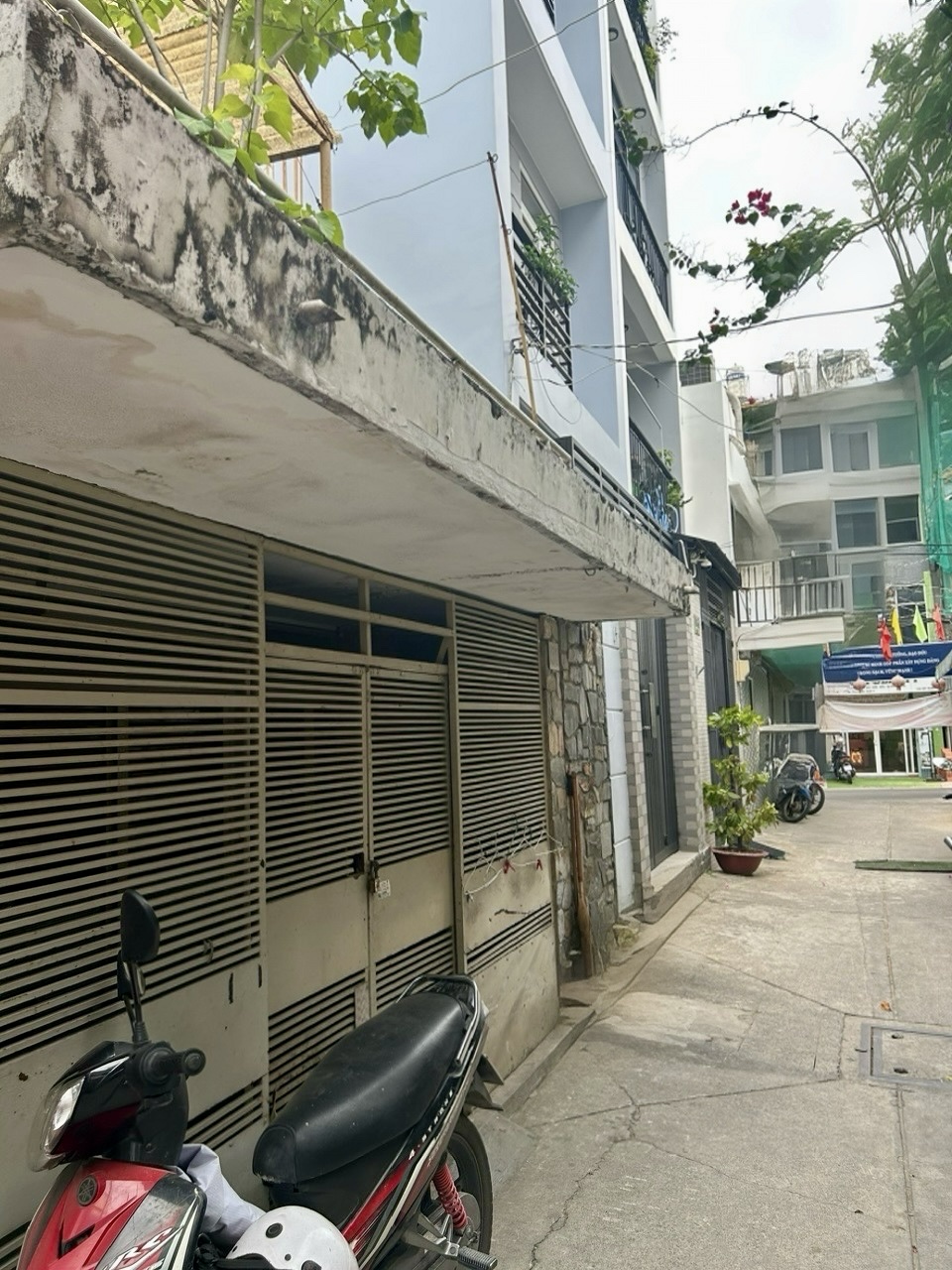 SIÊU VÍP NHÀ CHỈ CÓ 7,8 TỶ MÀ XE HƠI VO NHÀ LUÔN - GẦN TRƯỜNG KHÁNH HỘI, GẦN CHỢ,KẾ BÊN QUẬN 7 KHU - Ảnh 1